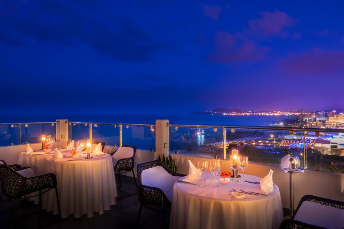 Imagen del bar/restaurante del Hotel Elysium Resort and Spa. Foto 7