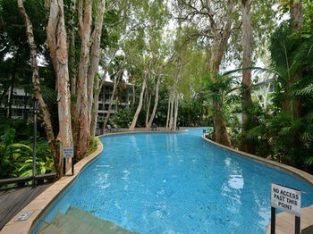 Imagen de la piscina del Hotel Elysium The Drift Apartment. Foto 7
