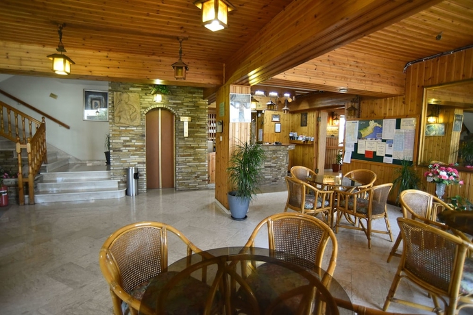 Imagen de los interiores del Hotel Elysso. Foto 17