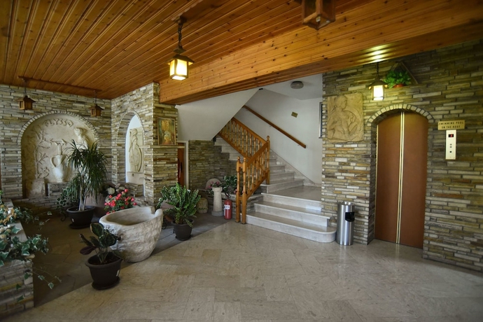 Imagen de los interiores del Hotel Elysso. Foto 19