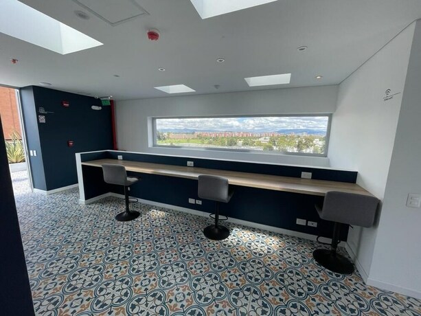Imagen general del Hotel Em Budget. Foto 10