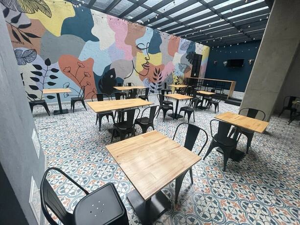 Imagen general del Hotel Em Budget. Foto 11