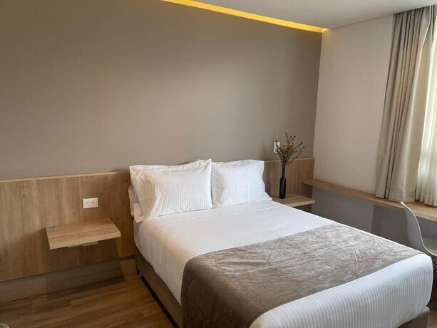 Imagen de la habitación del Hotel Em Budget. Foto 17