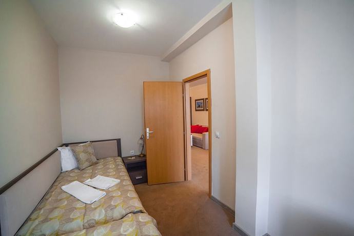 Imagen de la habitación del Hotel Ema. Foto 16
