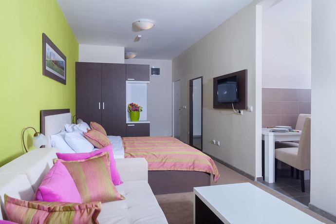 Imagen de la habitación del Hotel Ema. Foto 17