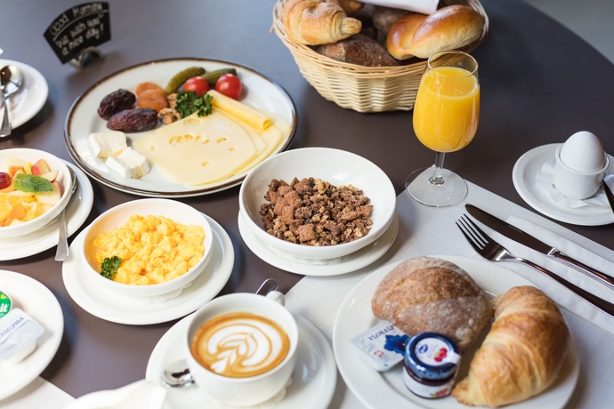 Imagen de la habitación del Hotel Ema House Suites. Foto 12