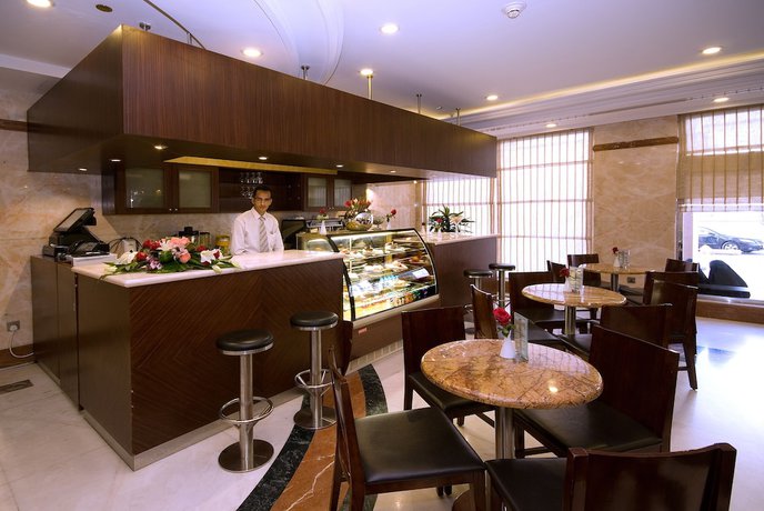 Imagen del bar/restaurante del Hotel Emaar Royal Al Madina. Foto 5