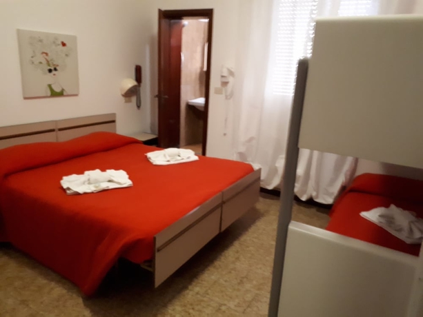 Imagen de la habitación del Hotel Emanuela, Rimini. Foto 6