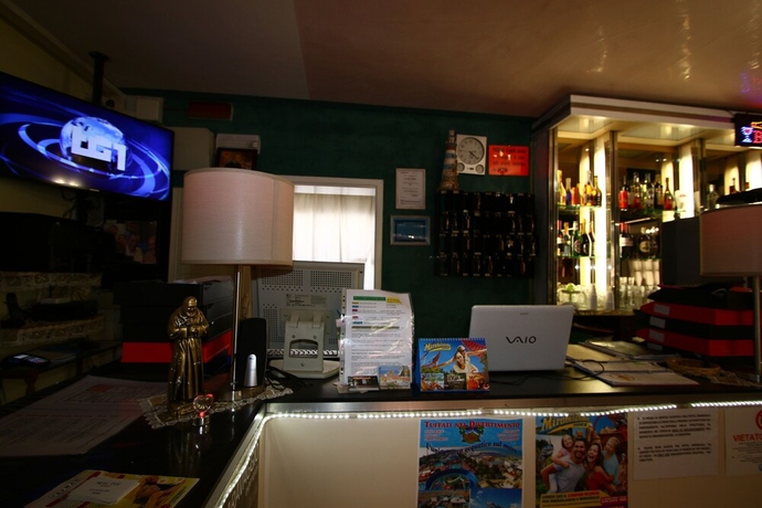 Imagen de los interiores del Hotel Emanuela, Rimini. Foto 16