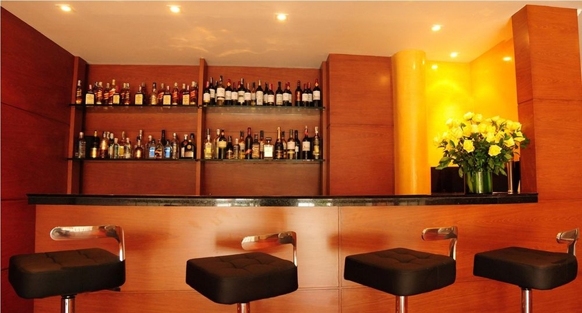 Imagen del bar/restaurante del Hotel Emaus Bogot&aacute;. Foto 4