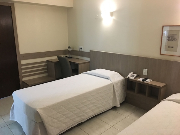Imagen de la habitación del Hotel Embaixador, Porto Alegre. Foto 10