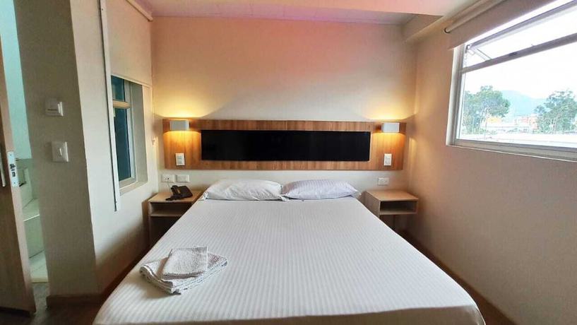 Imagen de la habitación del Hotel Embajada. Foto 6