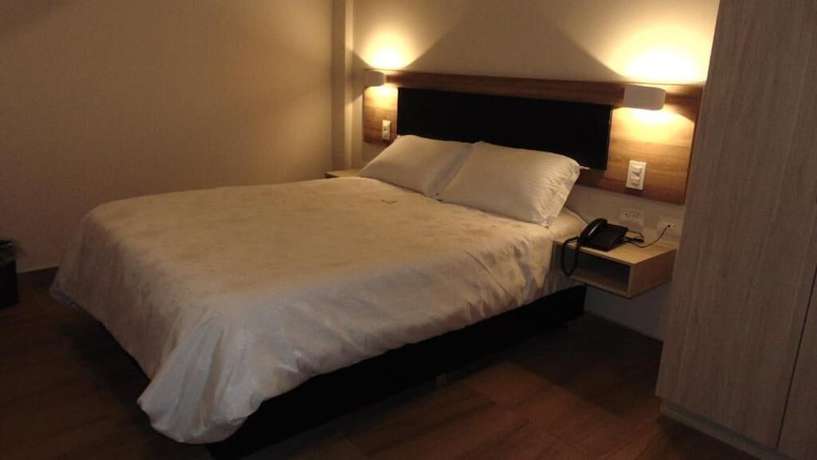 Imagen de la habitación del Hotel Embajada. Foto 8