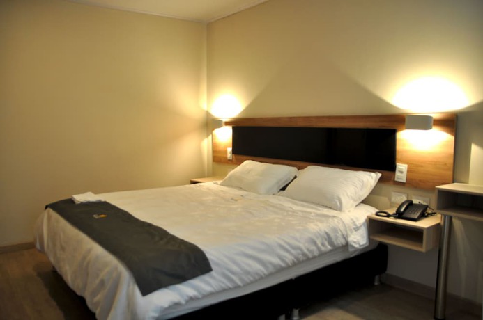 Imagen de la habitación del Hotel Embajada. Foto 11