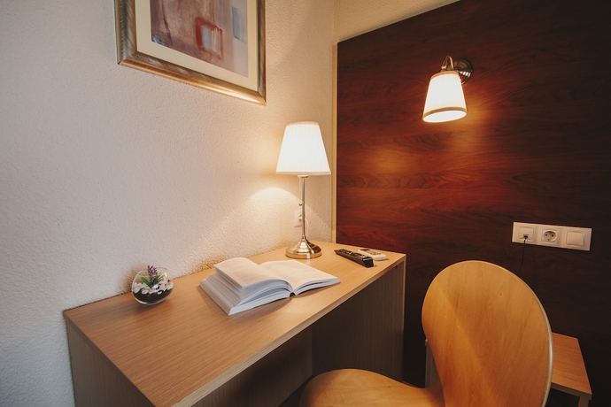 Imagen de la habitación del Hotel Embajador, Almería. Foto 13