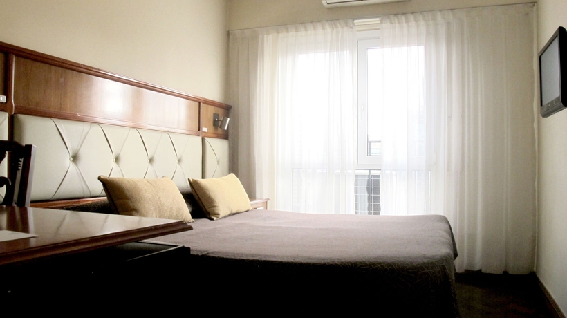 Imagen de la habitación del Hotel Embajador, Buenos Aires. Foto 7