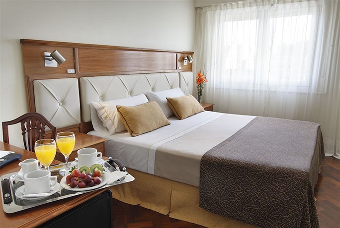 Imagen de la habitación del Hotel Embajador, Buenos Aires. Foto 8