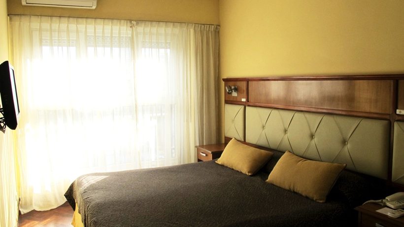 Imagen de la habitación del Hotel Embajador, Buenos Aires. Foto 10