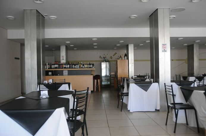 Imagen del bar/restaurante del Hotel Embajador, Gualeguaych&uacute;. Foto 3