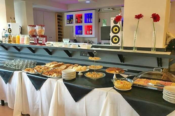 Imagen del bar/restaurante del Hotel Embajador, Gualeguaych&uacute;. Foto 4