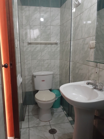Imagen de la habitación del Hotel Embajador Puno. Foto 19