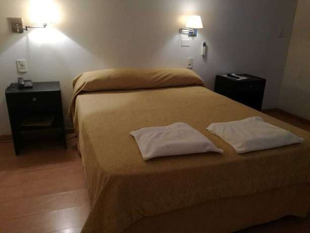 Imagen de la habitación del Hotel Embajador, San Miguel de Tucum&aacute;n. Foto 14