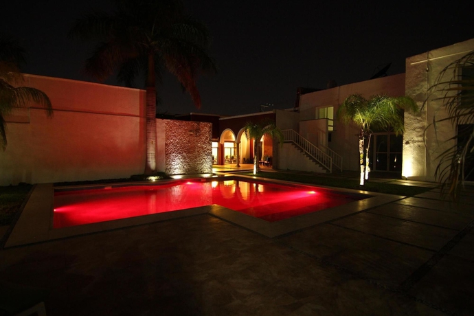 Imagen de la piscina del Hotel Embajadores, M&eacute;rida. Foto 16