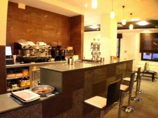 Imagen general del Hotel Embarcadero De Calahonda. Foto 5