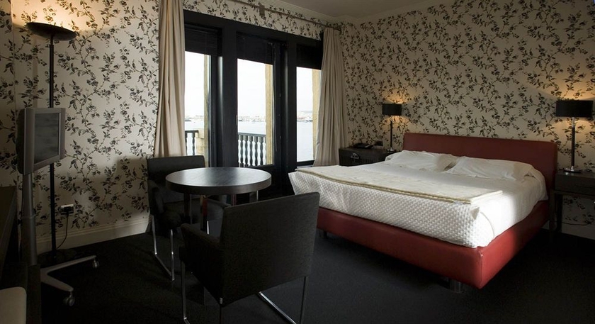 Imagen de la habitación del Hotel Embarcadero. Foto 5