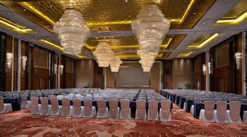 Imagen de los interiores del Hotel Embassador International. Foto 6