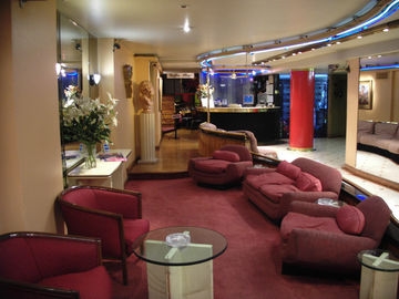 Imagen de los interiores del Hotel Embassy All Suites. Foto 12