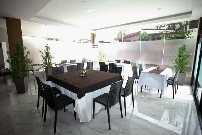 Imagen del bar/restaurante del Hotel Embassy, Butuan. Foto 7