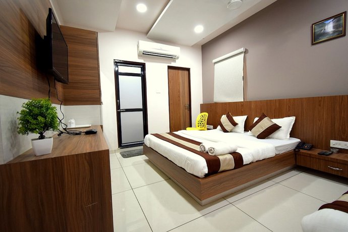Imagen de la habitación del Hotel Embassy, Gandhinagar. Foto 5