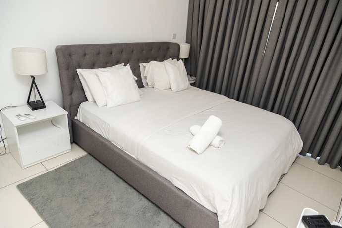 Imagen de la habitación del Hotel Embassy Gardens. Foto 4