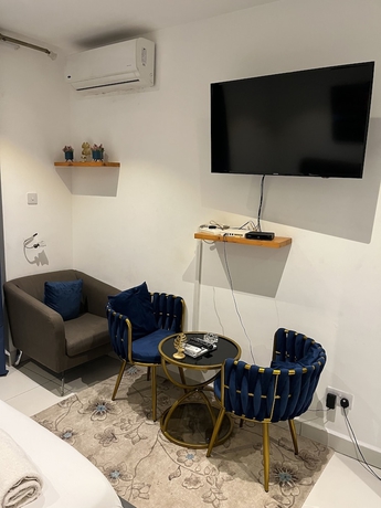 Imagen de la habitación del Hotel Embassy Gardens. Foto 16