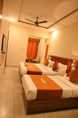 Imagen de la habitación del Hotel Embassy Inn, Ujjain. Foto 21