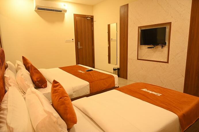 Imagen de la habitación del Hotel Embassy Inn, Ujjain. Foto 26