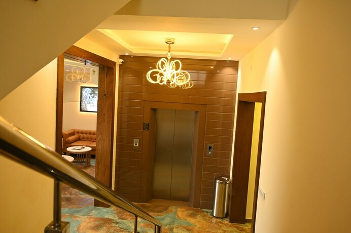 Imagen de los interiores del Hotel Embassy Inn, Ujjain. Foto 27