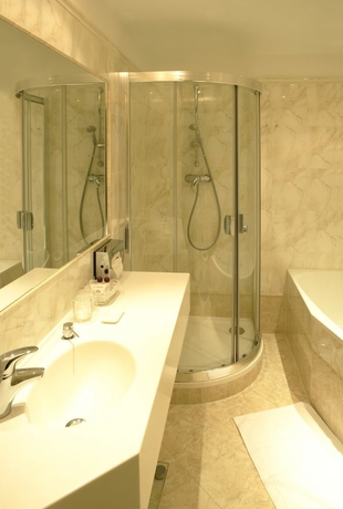 Imagen de la habitación del Hotel Embassy, KARLOVY VARY. Foto 13