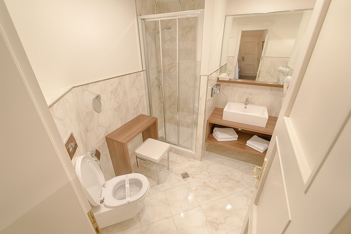 Imagen de la habitación del Hotel Embassy, KARLOVY VARY. Foto 14