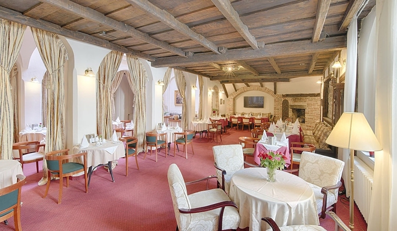 Imagen del bar/restaurante del Hotel Embassy, KARLOVY VARY. Foto 4