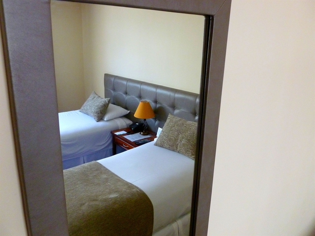 Imagen de la habitación del Hotel Embassy, La Mariscal. Foto 5