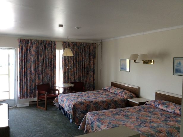 Imagen de la habitación del Hotel Embassy Motel, Kingston. Foto 3