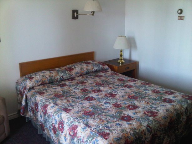 Imagen de la habitación del Hotel Embassy Motel, Kingston. Foto 4
