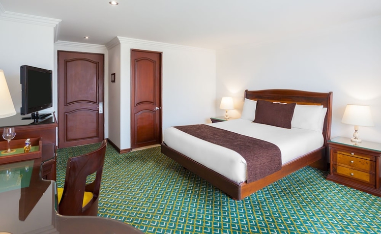 Imagen de la habitación del Hotel Embassy Park. Foto 4