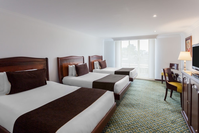 Imagen de la habitación del Hotel Embassy Park. Foto 5