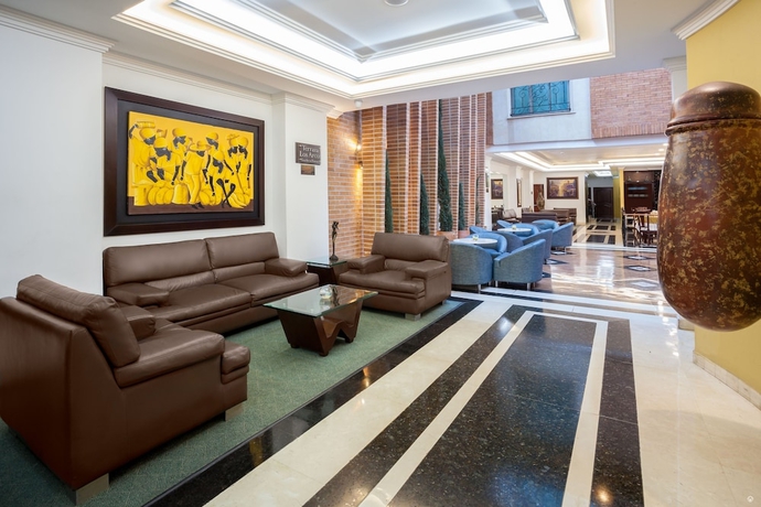 Imagen de los interiores del Hotel Embassy Park. Foto 16