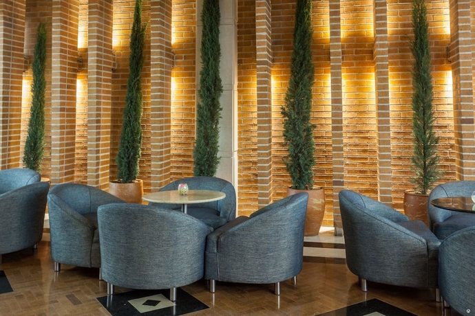 Imagen de los interiores del Hotel Embassy Park. Foto 17