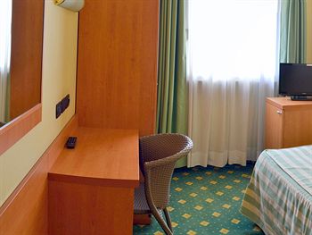 Imagen general del Hotel Embassy Pero. Foto 4