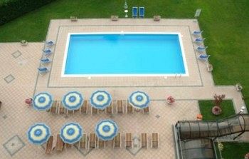 Imagen general del Hotel Embassy Pero. Foto 11